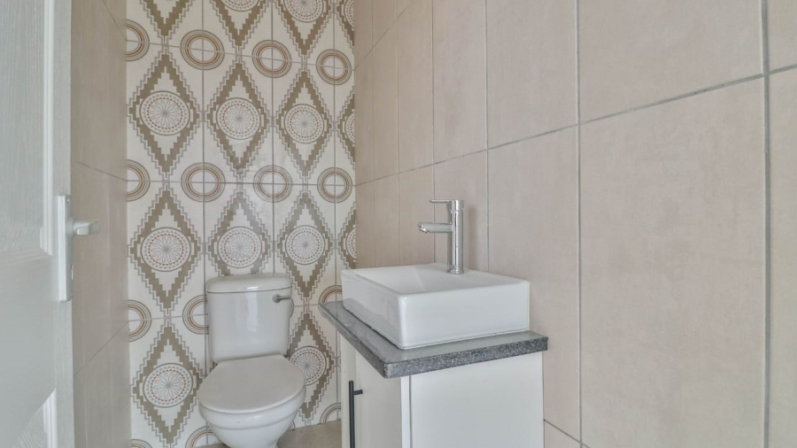 3 Bedroom Property for Sale in Fraaiuitsig Western Cape
